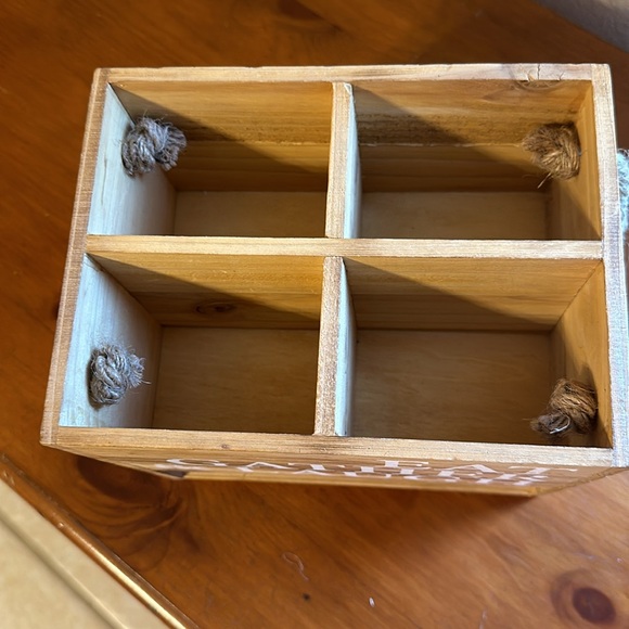 Farmhouse style utensil holder and napkin keeper wooden. - Picture 2 of 6